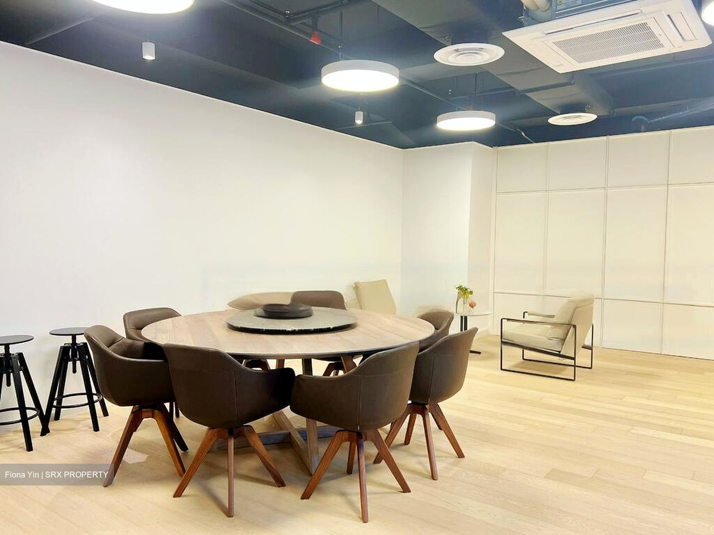 International Plaza (D2), Office #474900601